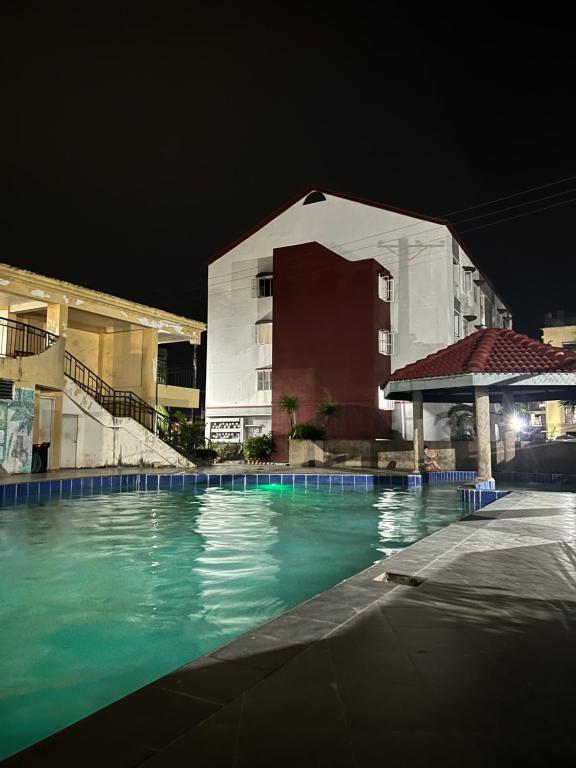 Alex's Place - U403 B11 Mactan Oasis Gardens Condominium No elevator