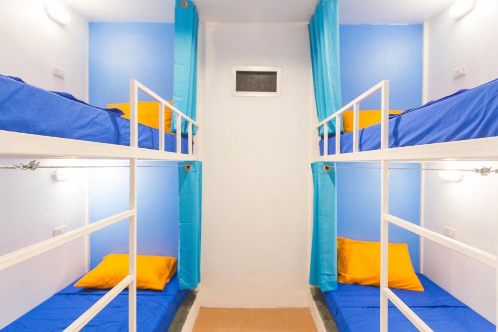 Palanda nebo palandy na pokoji v ubytování Shiralea Backpackers Resort