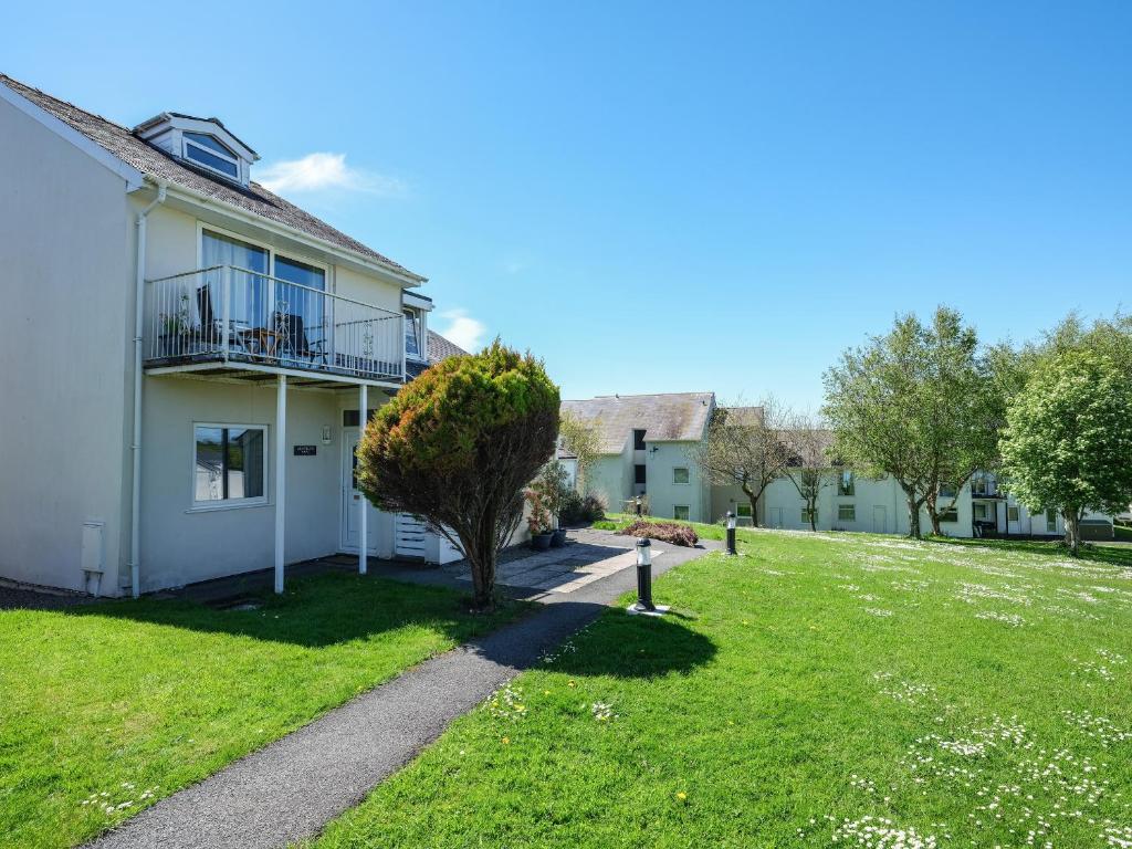 a house with a green lawn in front of it at Machlud Ynys in Y Felinheli