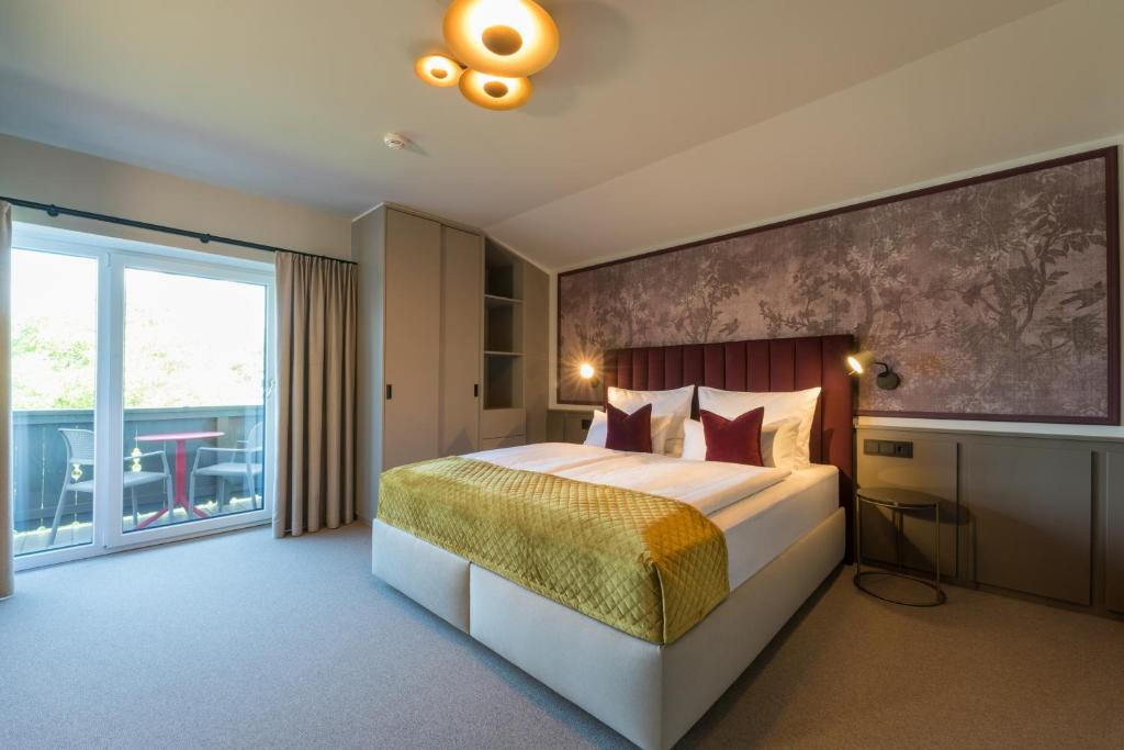 Postel nebo postele na pokoji v ubytování Hotel Hennersberg