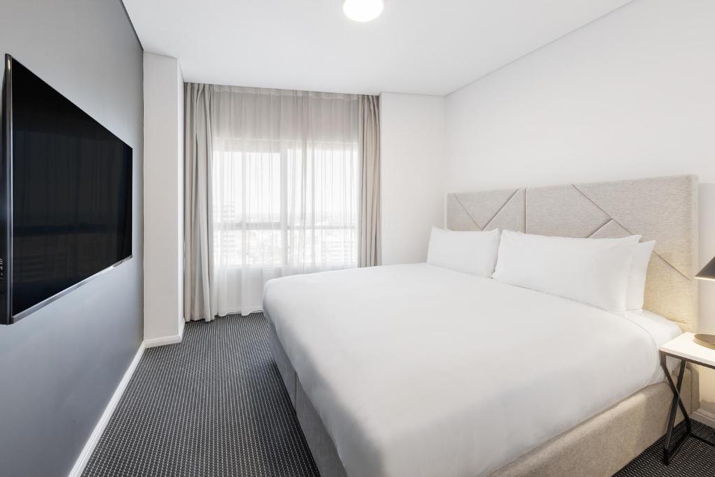 Postel nebo postele na pokoji v ubytování Meriton Suites Zetland