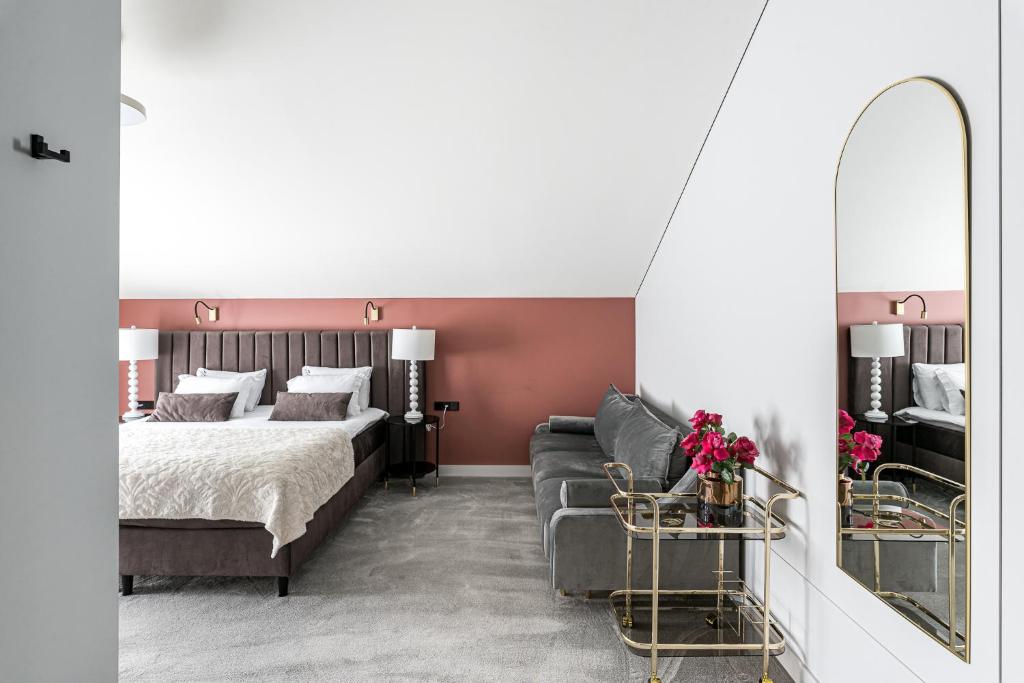 Postel nebo postele na pokoji v ubytování Oginski Hotel