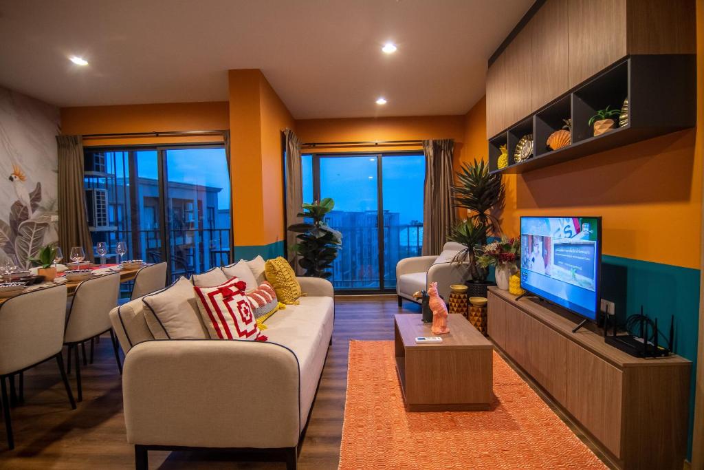TV a/nebo společenská místnost v ubytování La Habana Luxury 2 Bedroom Suites with Ocean View