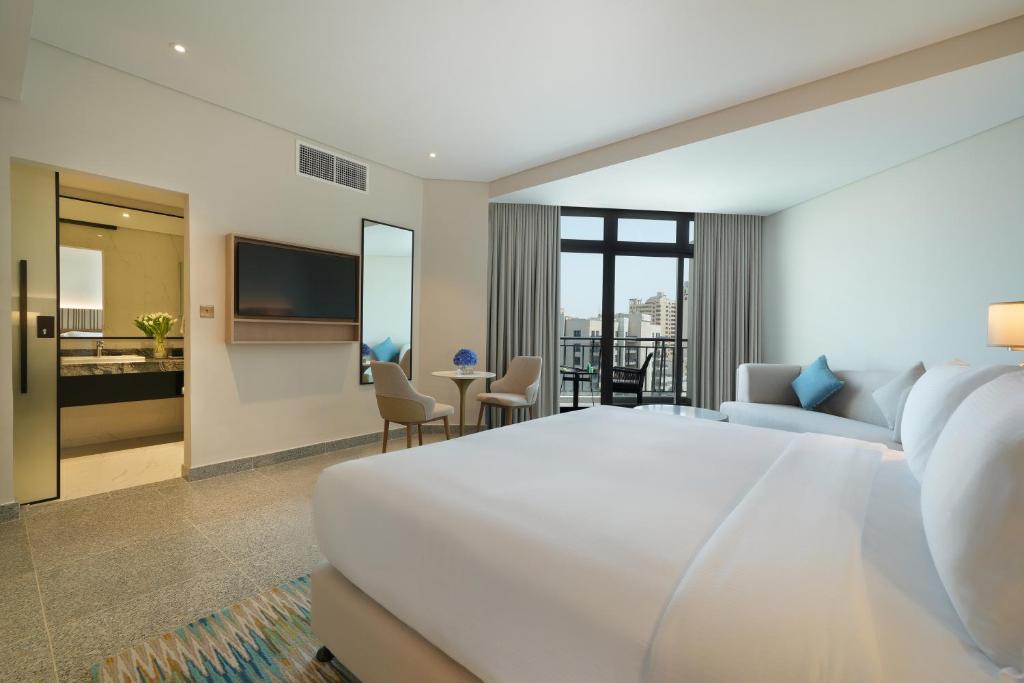Arabian Park Dubai, an Edge by Rotana Hotelにあるベッド
