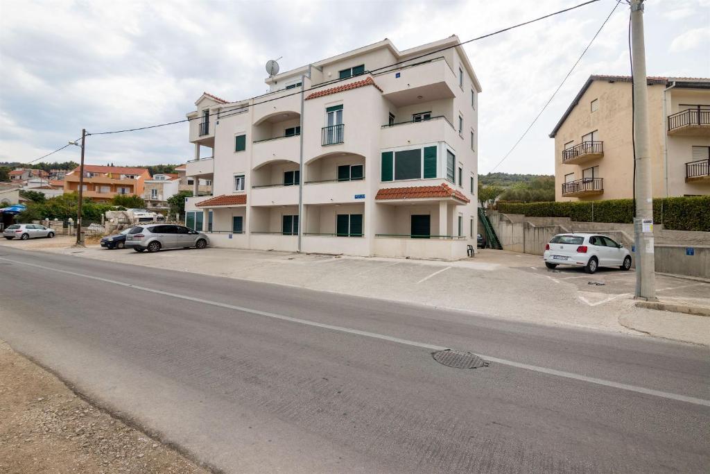 a large white building on the side of a street at Apartment Zorica in Trogir