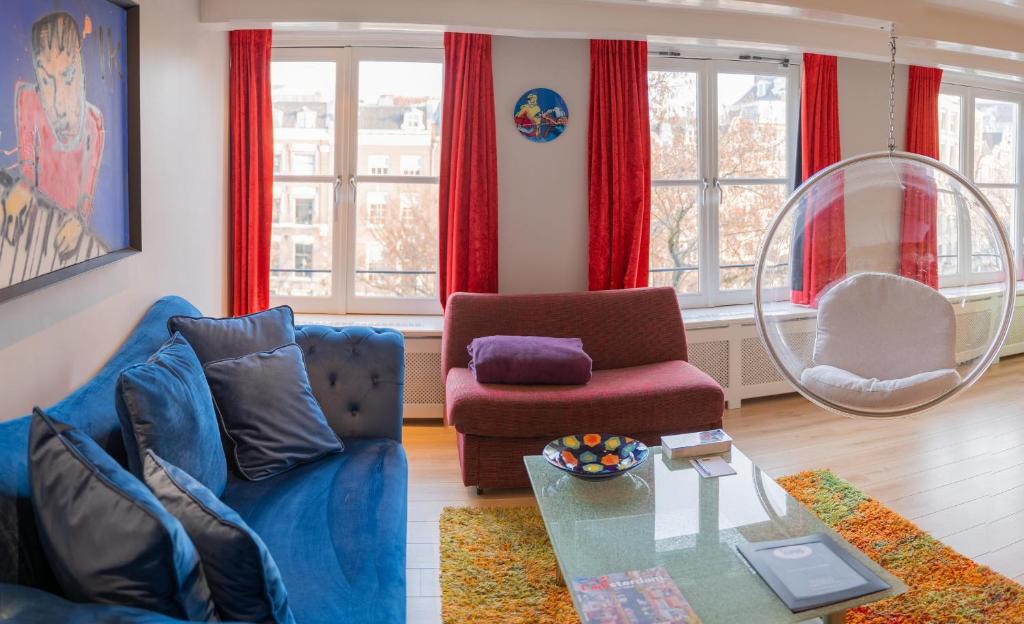 Dutch Masters Short Stay Apartments - Apartment With Canal View - Herman Brood