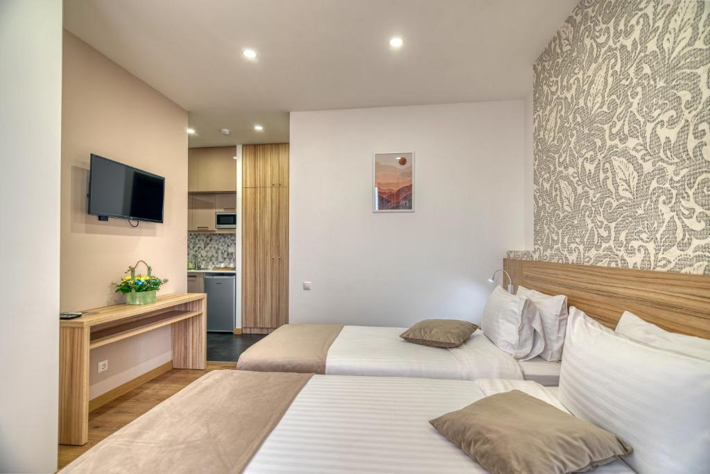 Postel nebo postele na pokoji v ubytování Orbeli Hotel Yerevan