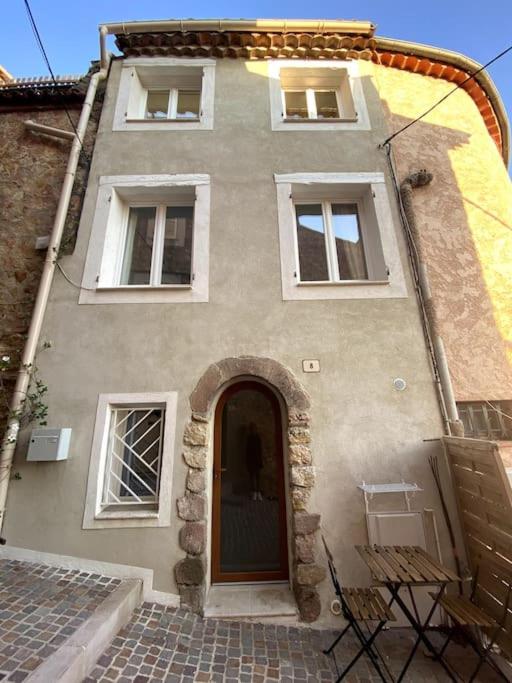 Budynek, w którym mieści się apartament