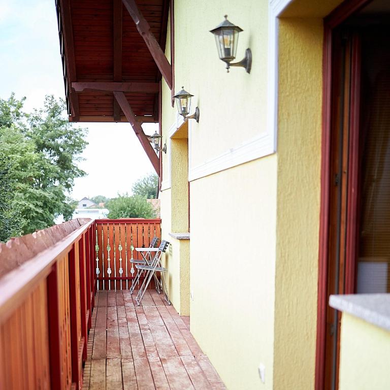 Balkon lub taras w obiekcie Klaudia Vendégház