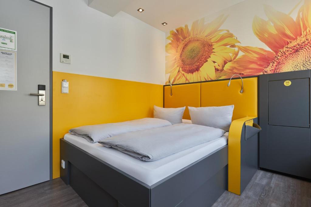 Postel nebo postele na pokoji v ubytování Buddy Hotel