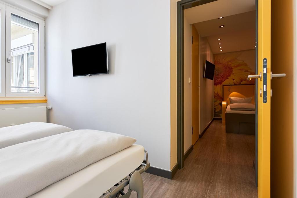 TV a/nebo společenská místnost v ubytování Buddy Hotel