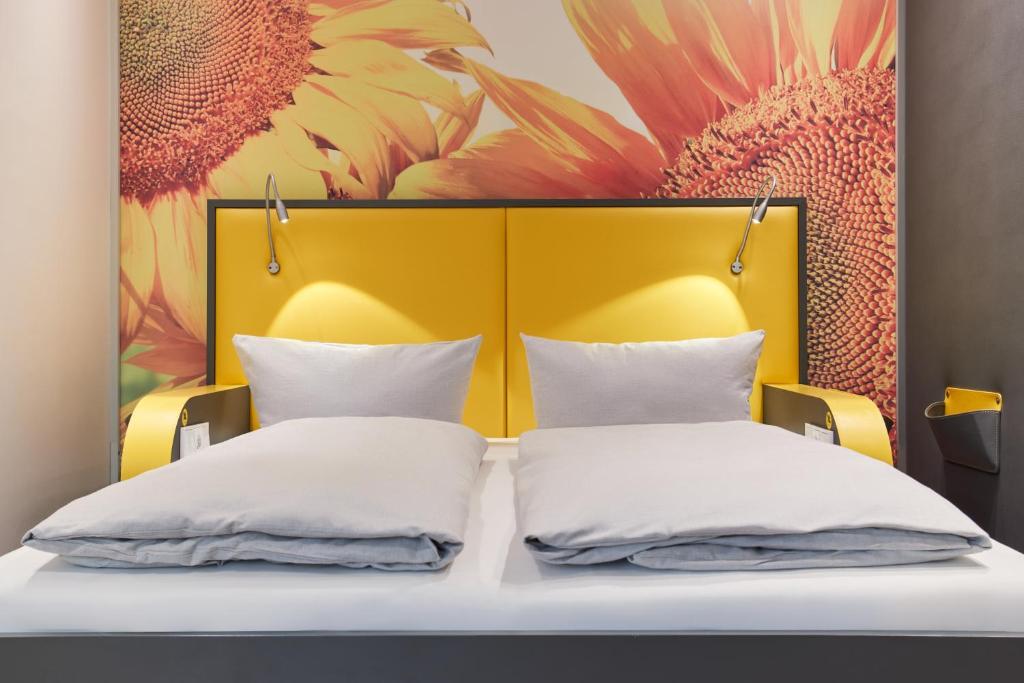 Postel nebo postele na pokoji v ubytování Buddy Hotel