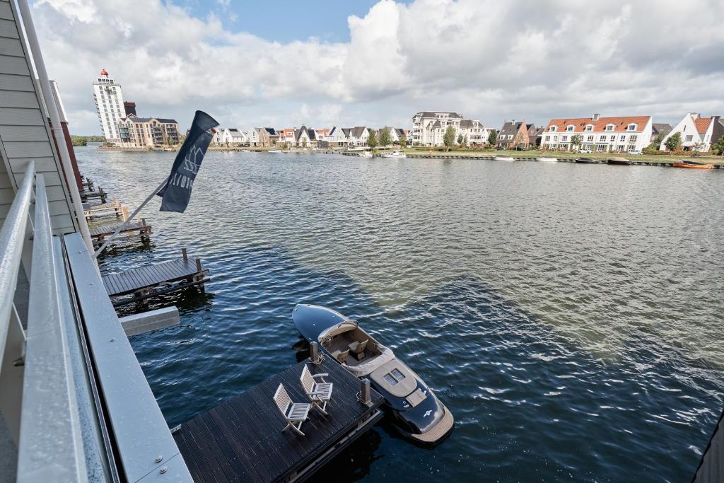 Výhled na řeku, která protéká v blízkosti apartmánu