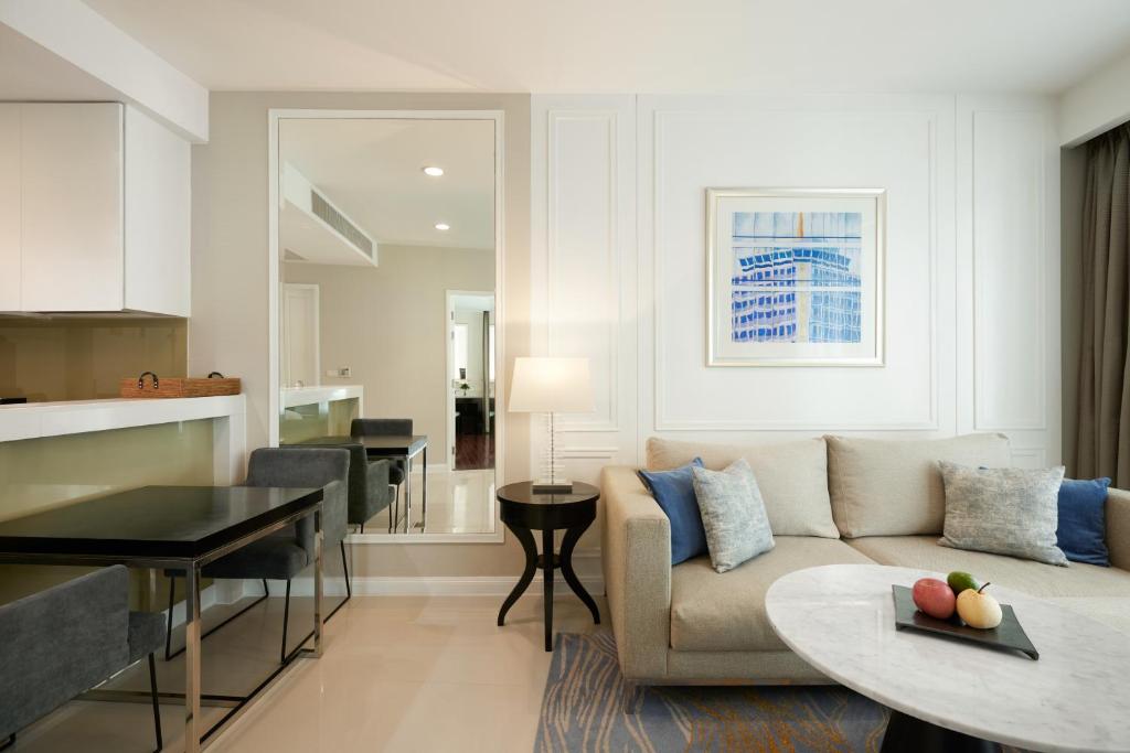 Dusit Suites Hotel Ratchadamri, Bangkok - One-Bedroom Superior Suite King