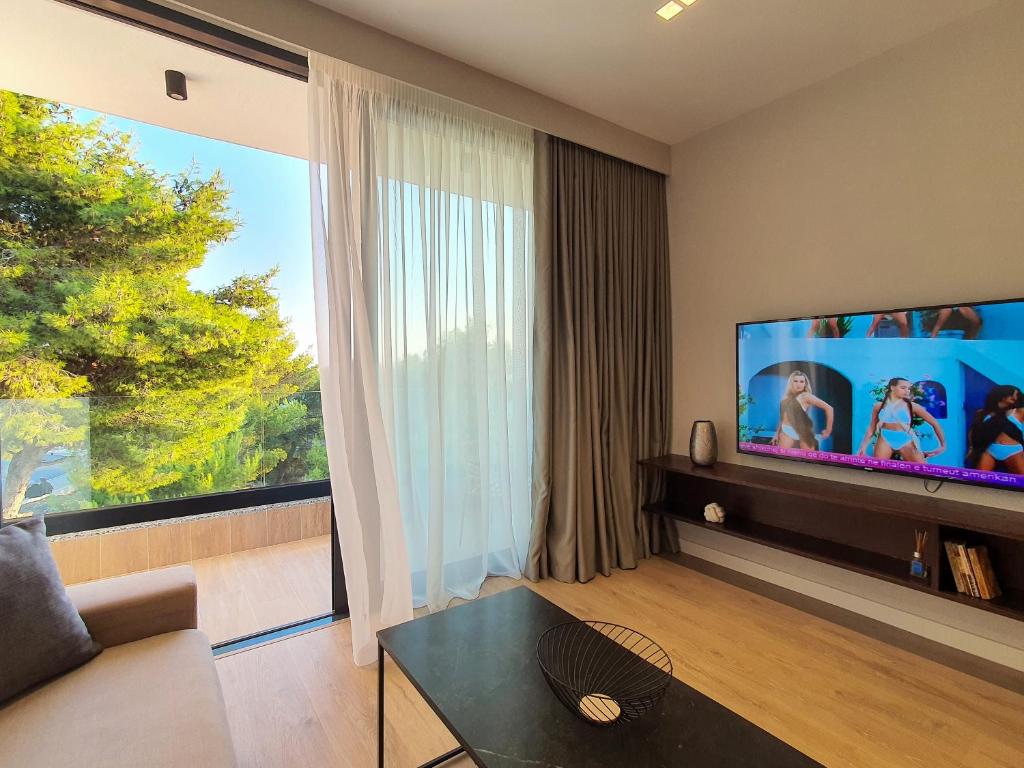 TV a/nebo společenská místnost v ubytování Meraviglia Boutique Hotel