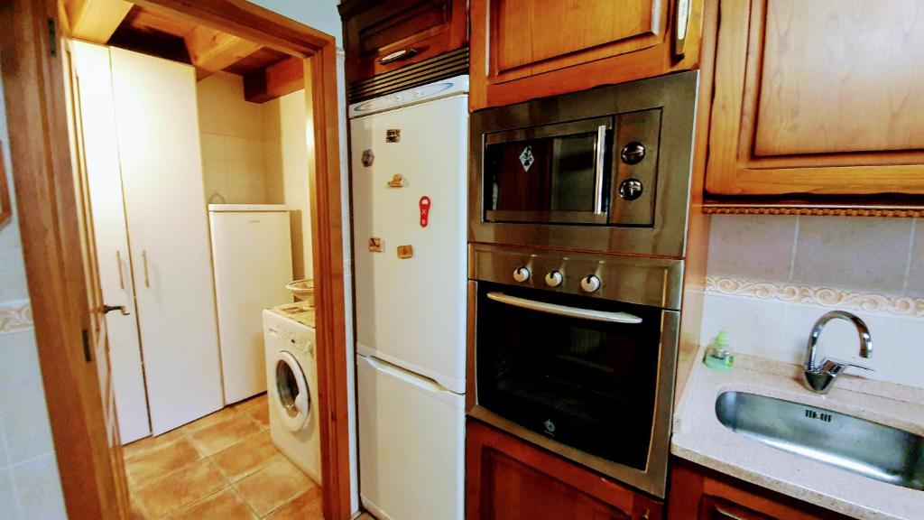 Kuchyň nebo kuchyňský kout v ubytování Casa Fraile aisa
