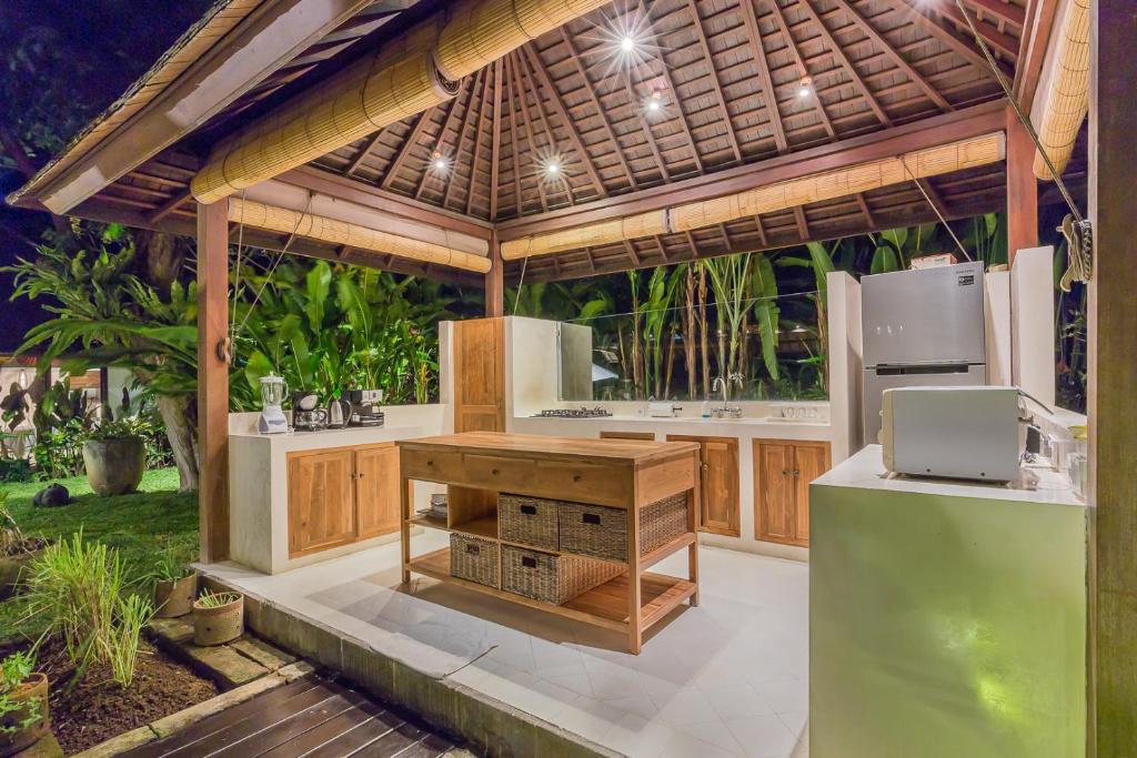 Dapur atau dapur kecil di Bali Villa Home