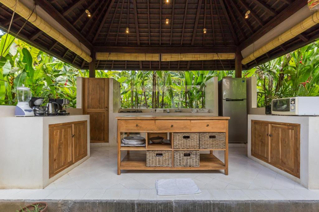 Dapur atau dapur kecil di Bali Villa Home