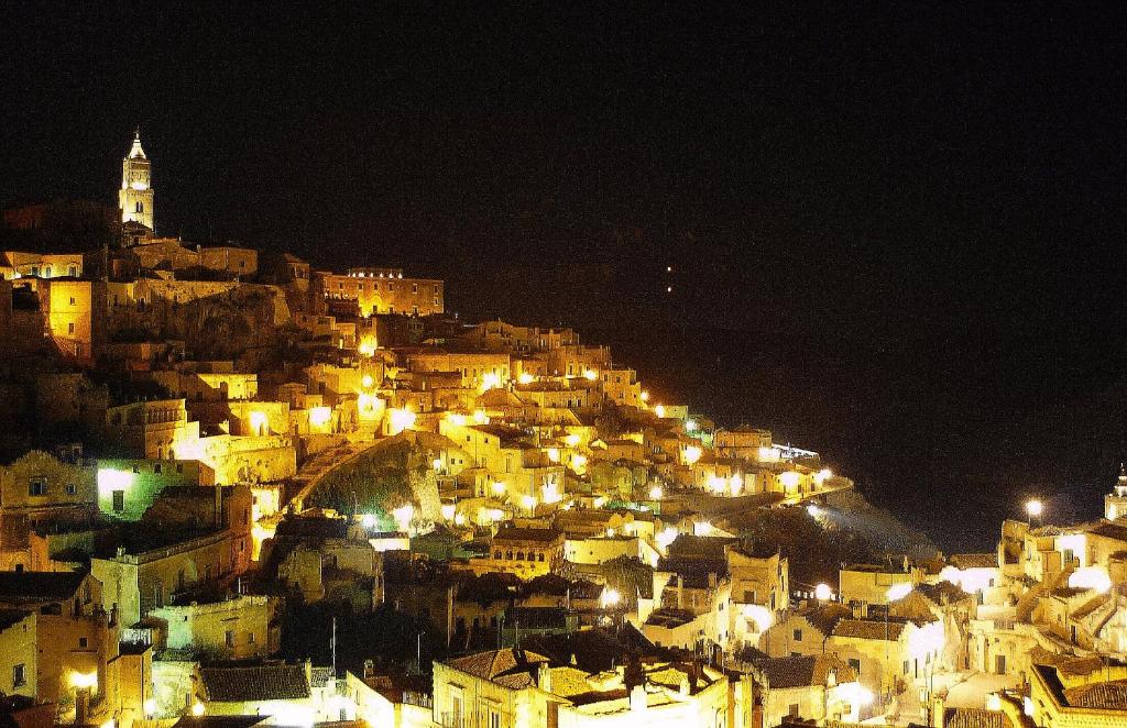 Nespecifikovaný výhled na destinaci Matera nebo výhled na město při pohledu z hotelu
