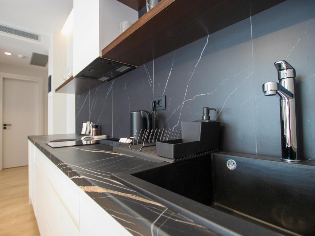 Kuchyň nebo kuchyňský kout v ubytování Meraviglia Boutique Hotel