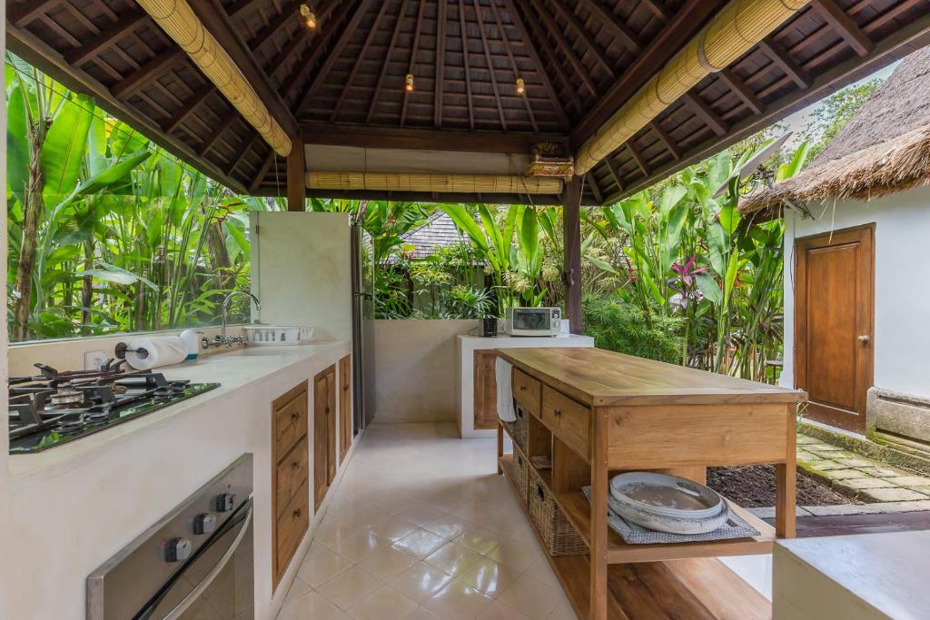 Dapur atau dapur kecil di Bali Villa Home