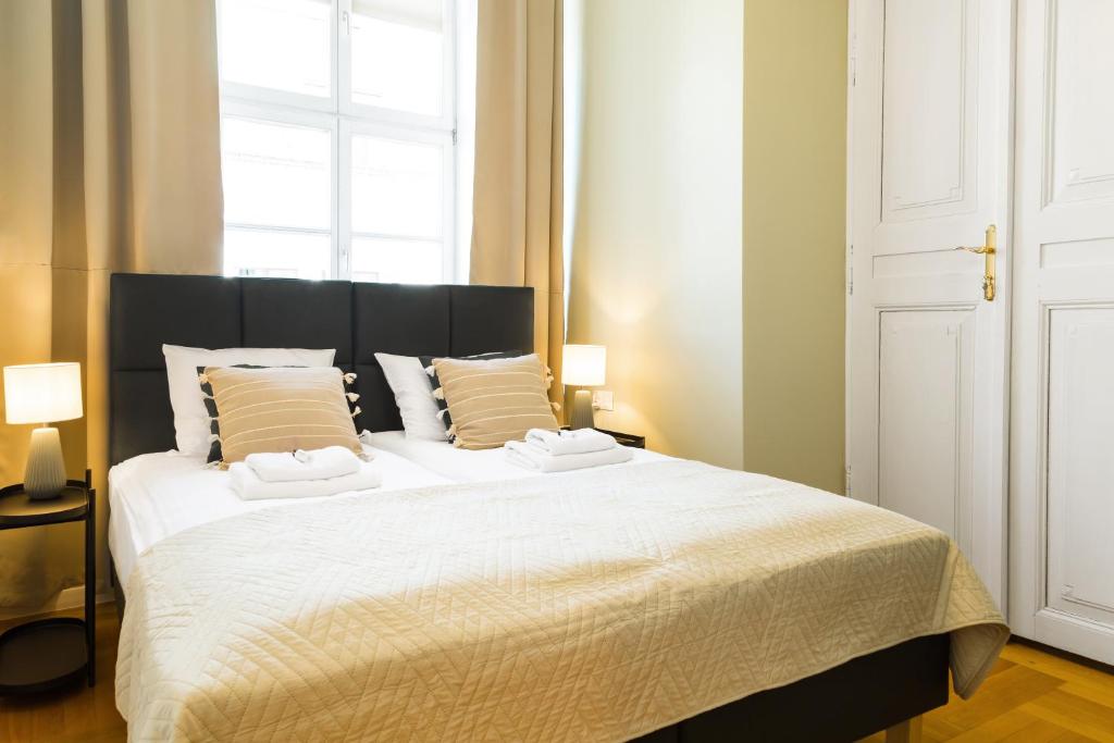 Posteľ alebo postele v izbe v ubytovaní Glamorous Apartment in heart of Old Town