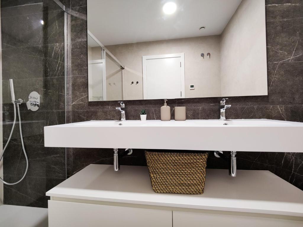 Bagno di SUNSET CLIFFS sea view apartments