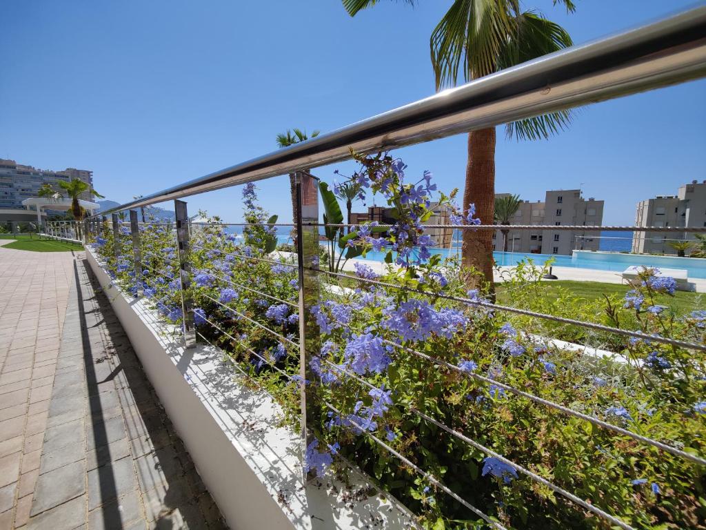 Piscina di SUNSET CLIFFS sea view apartments o nelle vicinanze