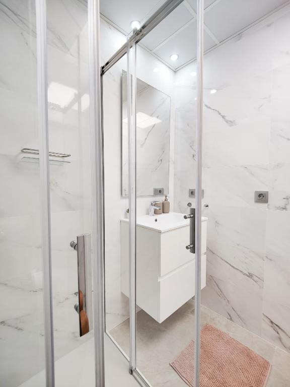 Bagno di SUNSET CLIFFS sea view apartments