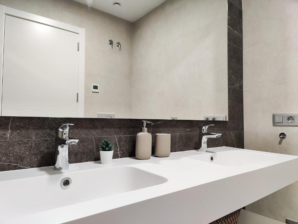 Bagno di SUNSET CLIFFS sea view apartments