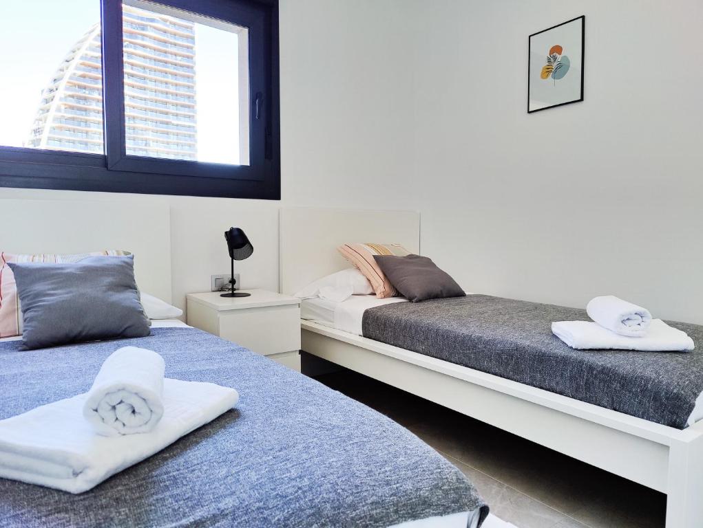 Letto o letti in una camera di SUNSET CLIFFS sea view apartments