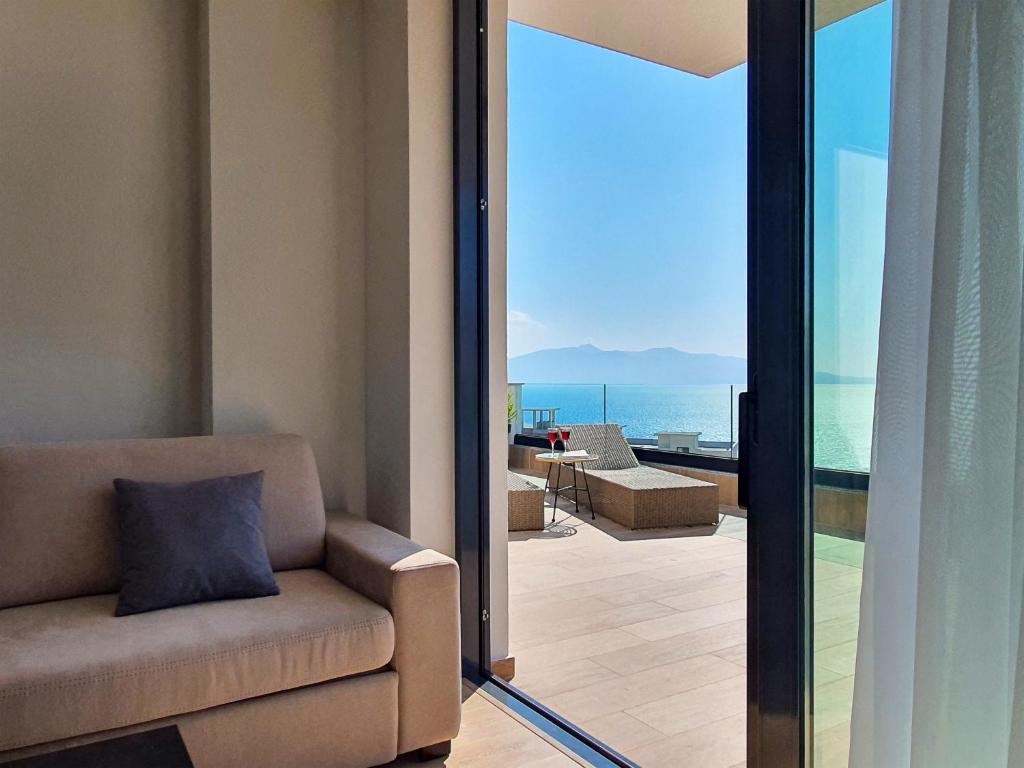 a living room with a couch and a view of the ocean at Meraviglia Boutique Hotel in Sarandë