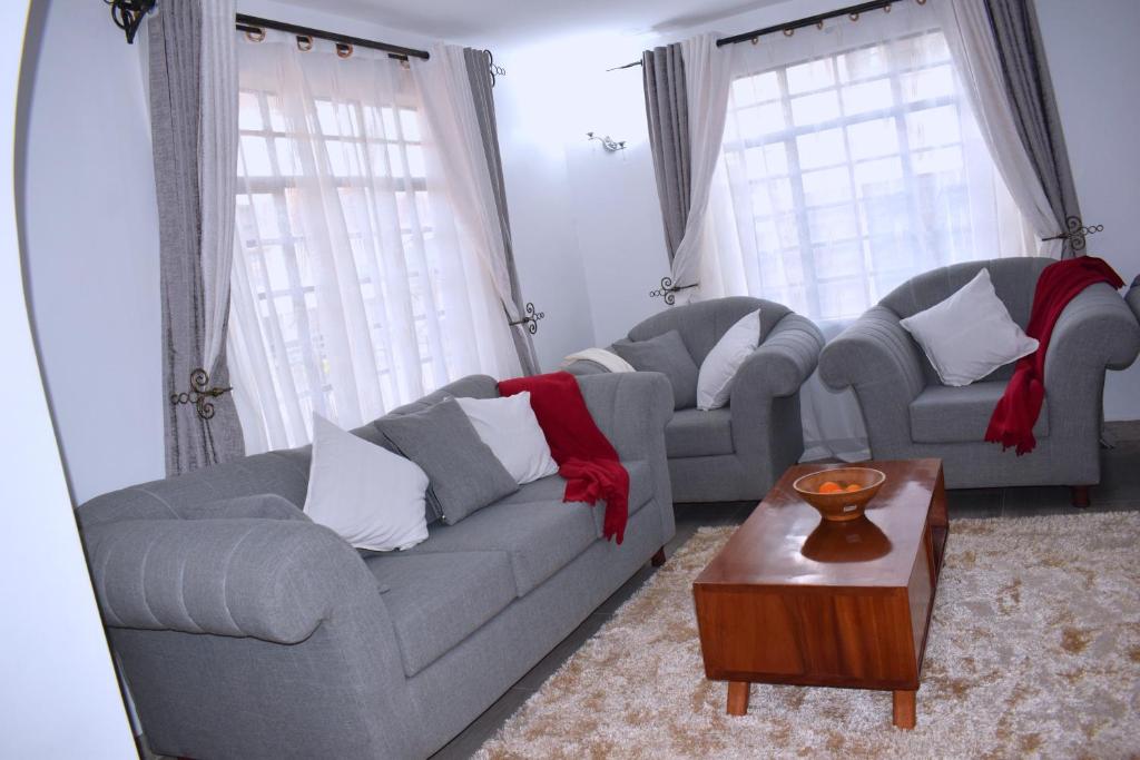 Posezení v ubytování Cheerful 4-bedroom with pool