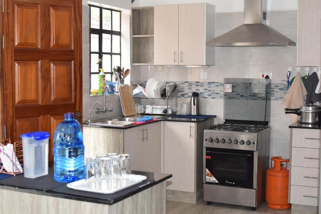 Kuchyň nebo kuchyňský kout v ubytování Cheerful 4-bedroom with pool