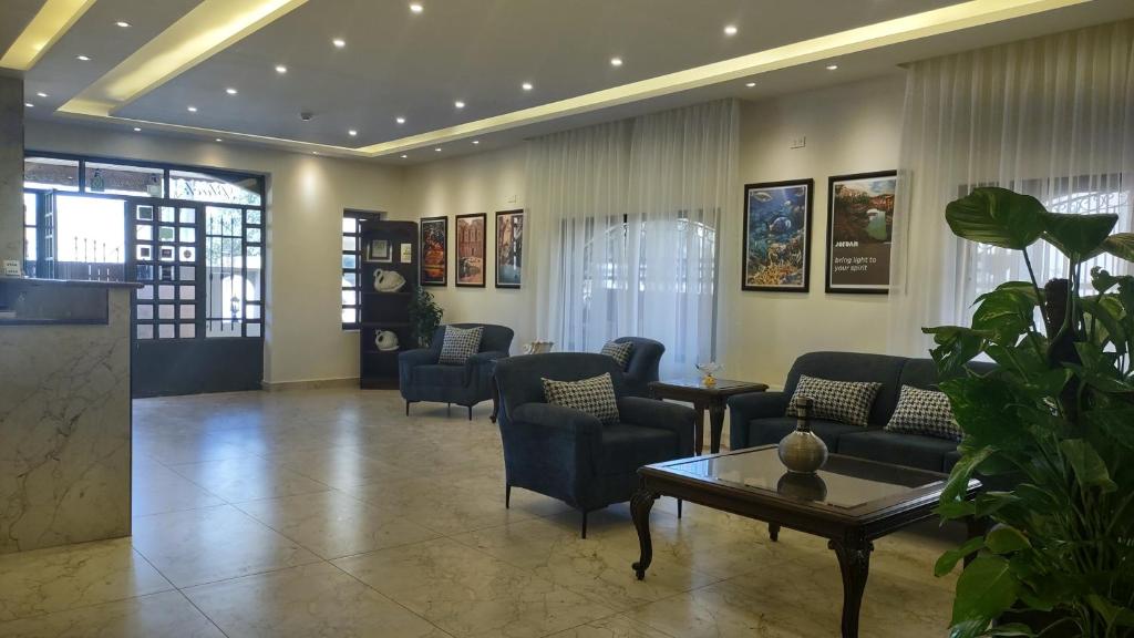Posezení v ubytování Black Iris Hotel