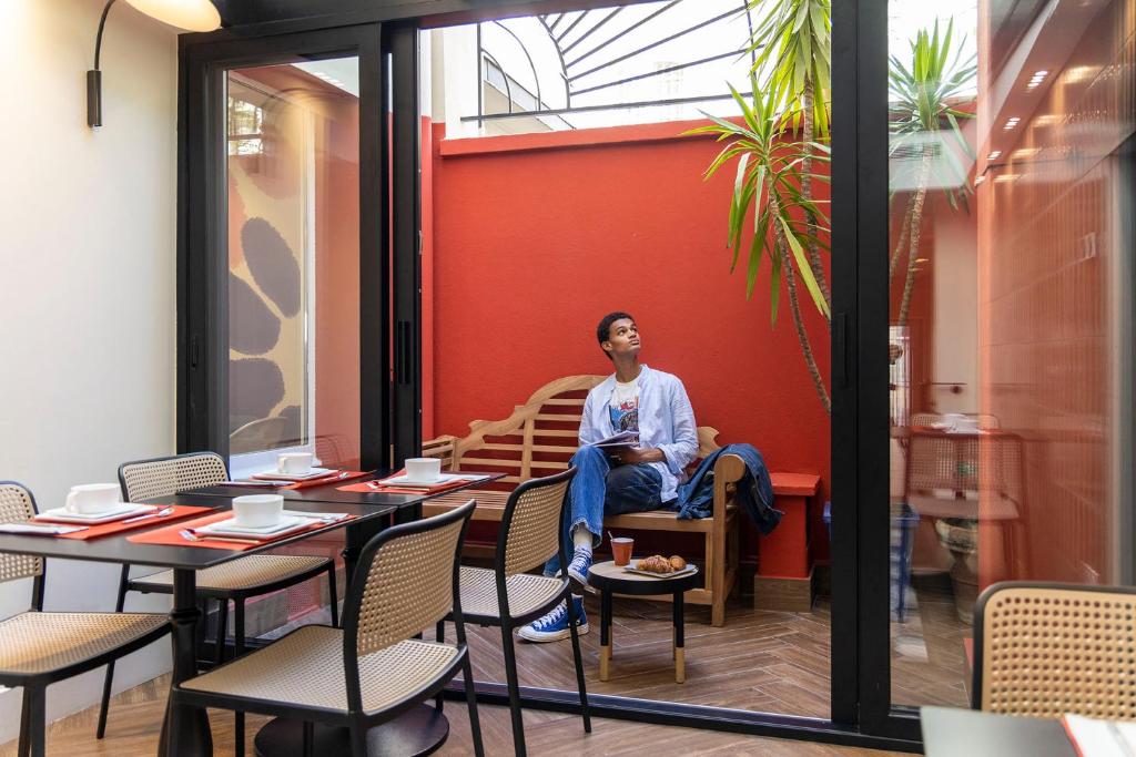 Hotel Elysees 8 - Resim 35