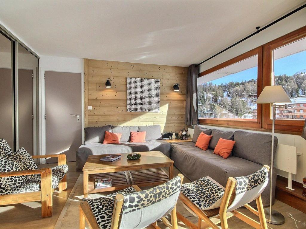 Appartement La Plagne, 3 pièces, 8 personnes - FR-1-455-75にあるシーティングエリア