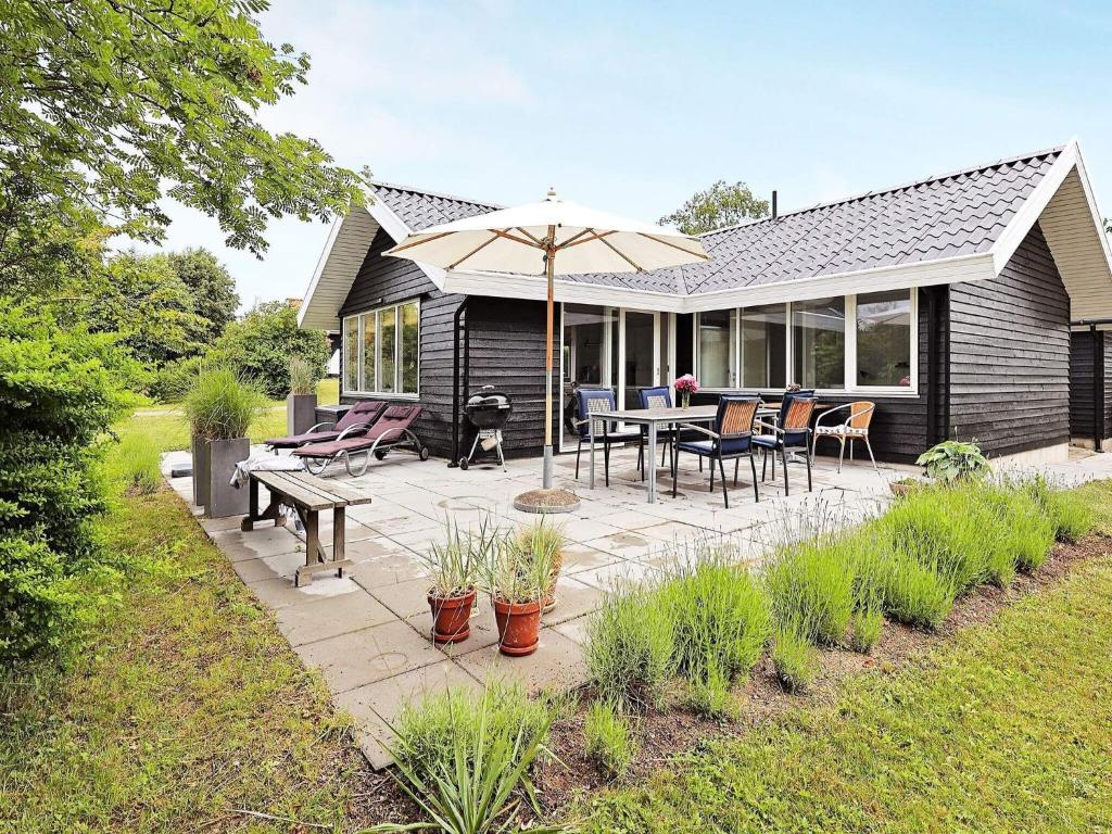 Zahrada ubytování 6 person holiday home in Karrebæksminde-By Traum