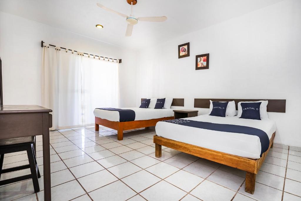 Postel nebo postele na pokoji v ubytování Capital O Oxtankah,chetumal bay