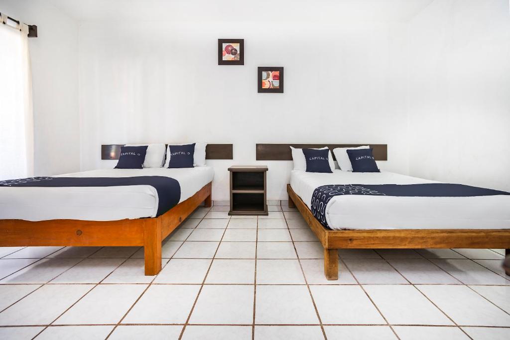 Postel nebo postele na pokoji v ubytování Capital O Oxtankah,chetumal bay