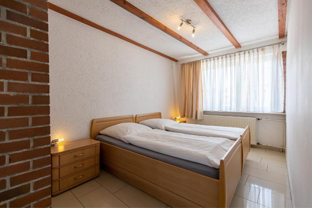 Postel nebo postele na pokoji v ubytování Hotel Garni " Am Domplatz"