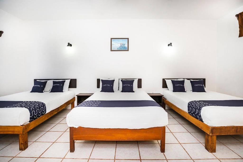 Postel nebo postele na pokoji v ubytování Capital O Oxtankah,chetumal bay