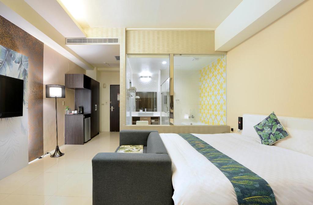 Hu Yue Lakeview Hotel - Çift Kişilik Oda - Balkonlu (Aşağı Kat)