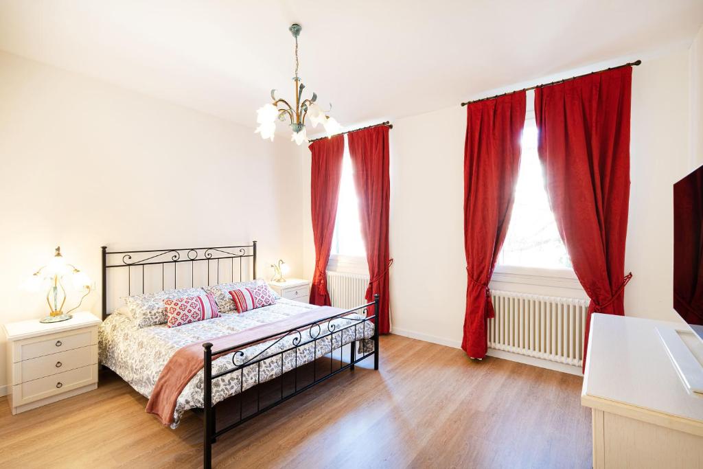 Posteľ alebo postele v izbe v ubytovaní Ricco di comfort, grande, luminoso e comodo