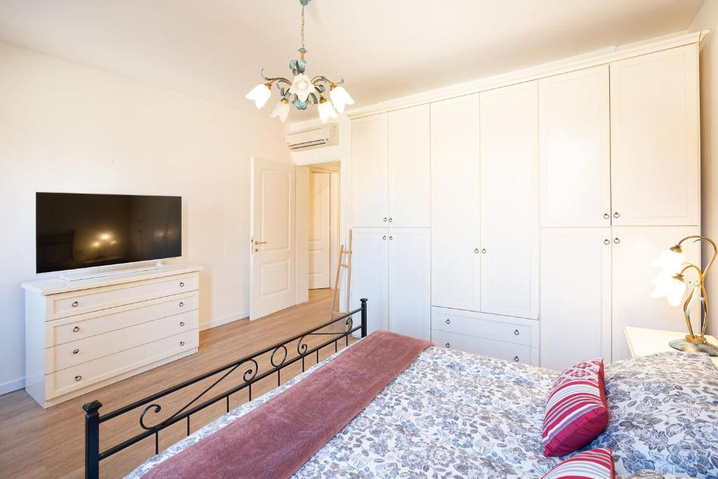 Posteľ alebo postele v izbe v ubytovaní Ricco di comfort, grande, luminoso e comodo