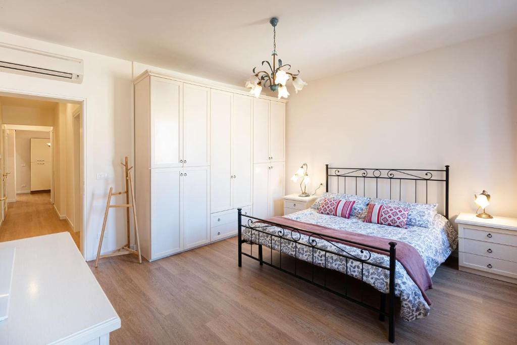 Posteľ alebo postele v izbe v ubytovaní Ricco di comfort, grande, luminoso e comodo