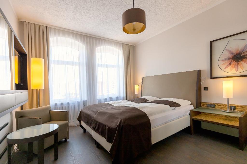 Postel nebo postele na pokoji v ubytování Hotel Garni " Am Domplatz"
