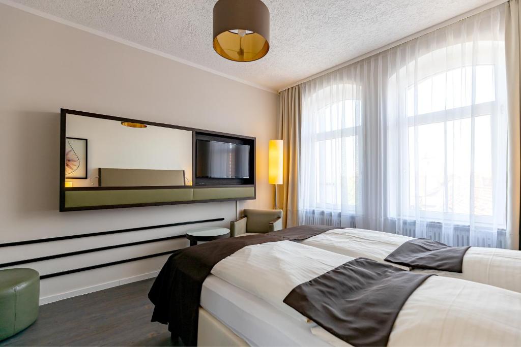Postel nebo postele na pokoji v ubytování Hotel Garni " Am Domplatz"