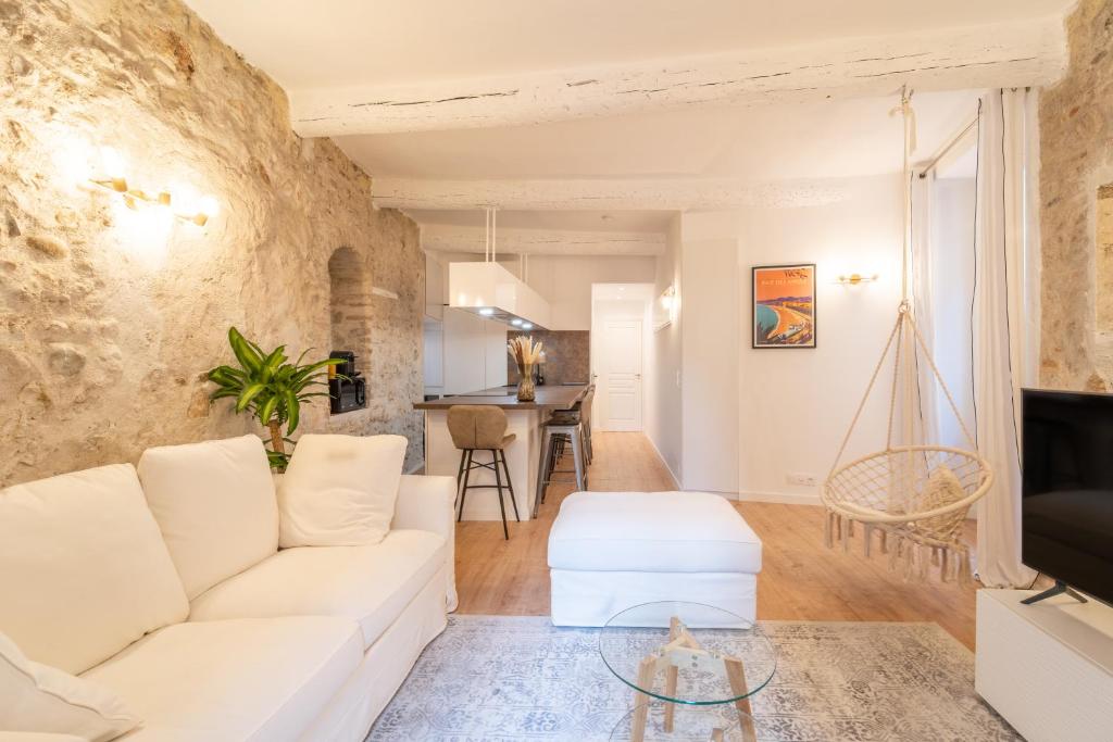 Old Town Nice Renovated 2BR Near Beaches & Cours Saleya