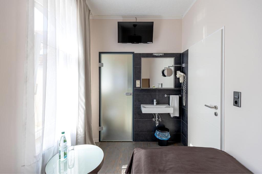 TV a/nebo společenská místnost v ubytování Hotel Garni " Am Domplatz"